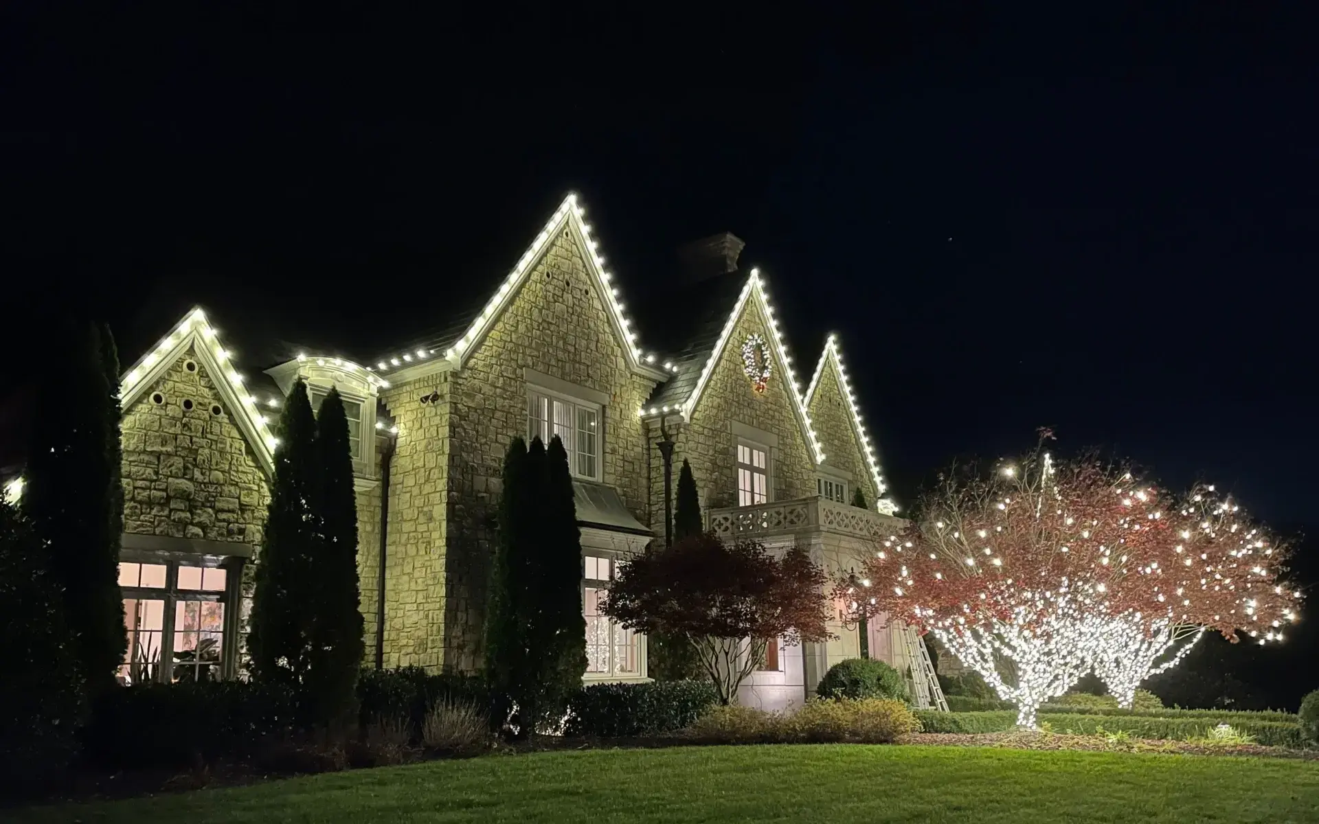 Knoxville Christmas Lights: Trees, Roofline & Wreaths by Switch Lights Switch Lights Christmas Lights Knoxville TN