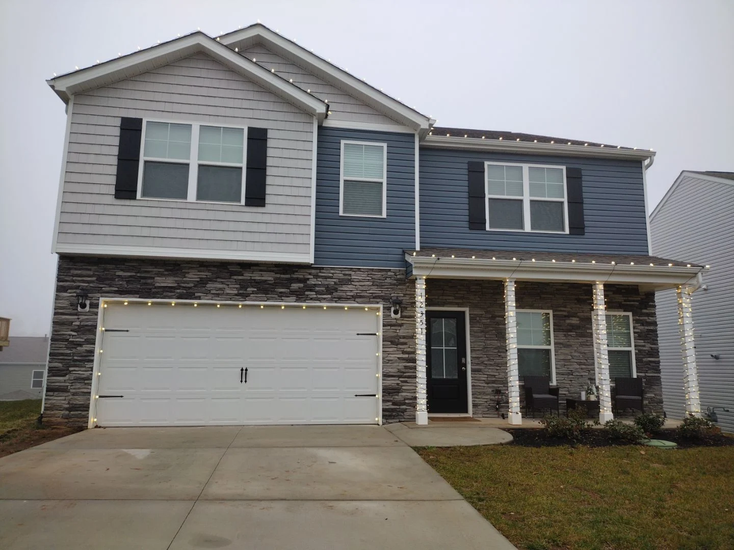 Knoxville Christmas Lights: Roofline, Columns & Garage Magic!