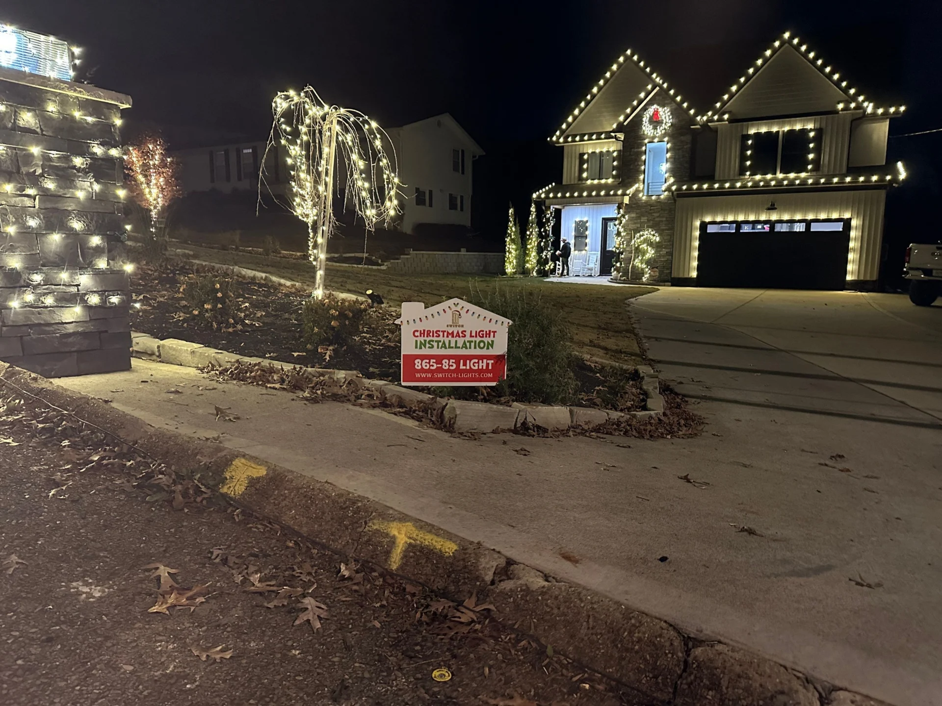Christmas Lights: Window Outlines, Rooflines, and More Knoxville TN