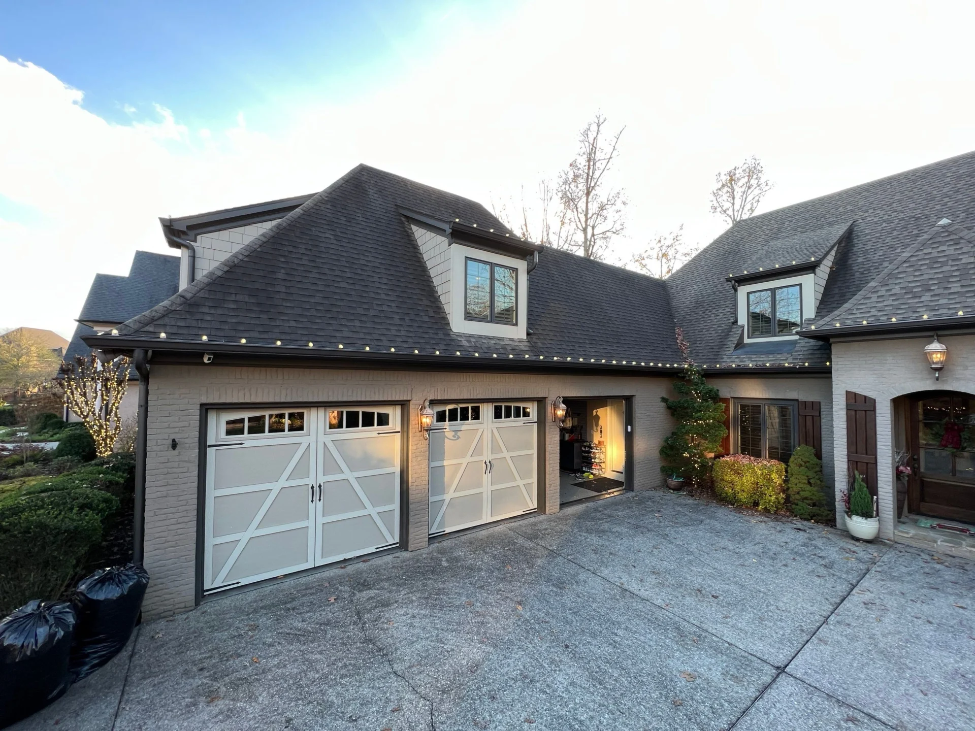 Christmas lights installation in Knoxville 37922