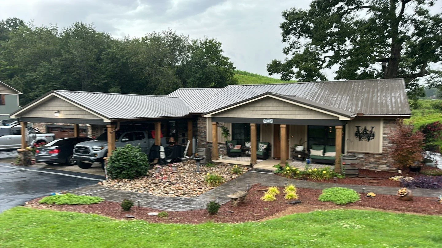 Chrsitmas light installation in Loudon, TN